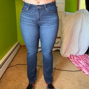 Signature Levi Strauss Mid-Rise Straight jeans